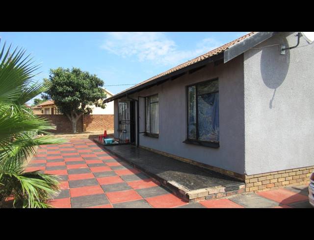 5 BEDROOM HOUSE FOR SALE IN SOSHANGUVE FF